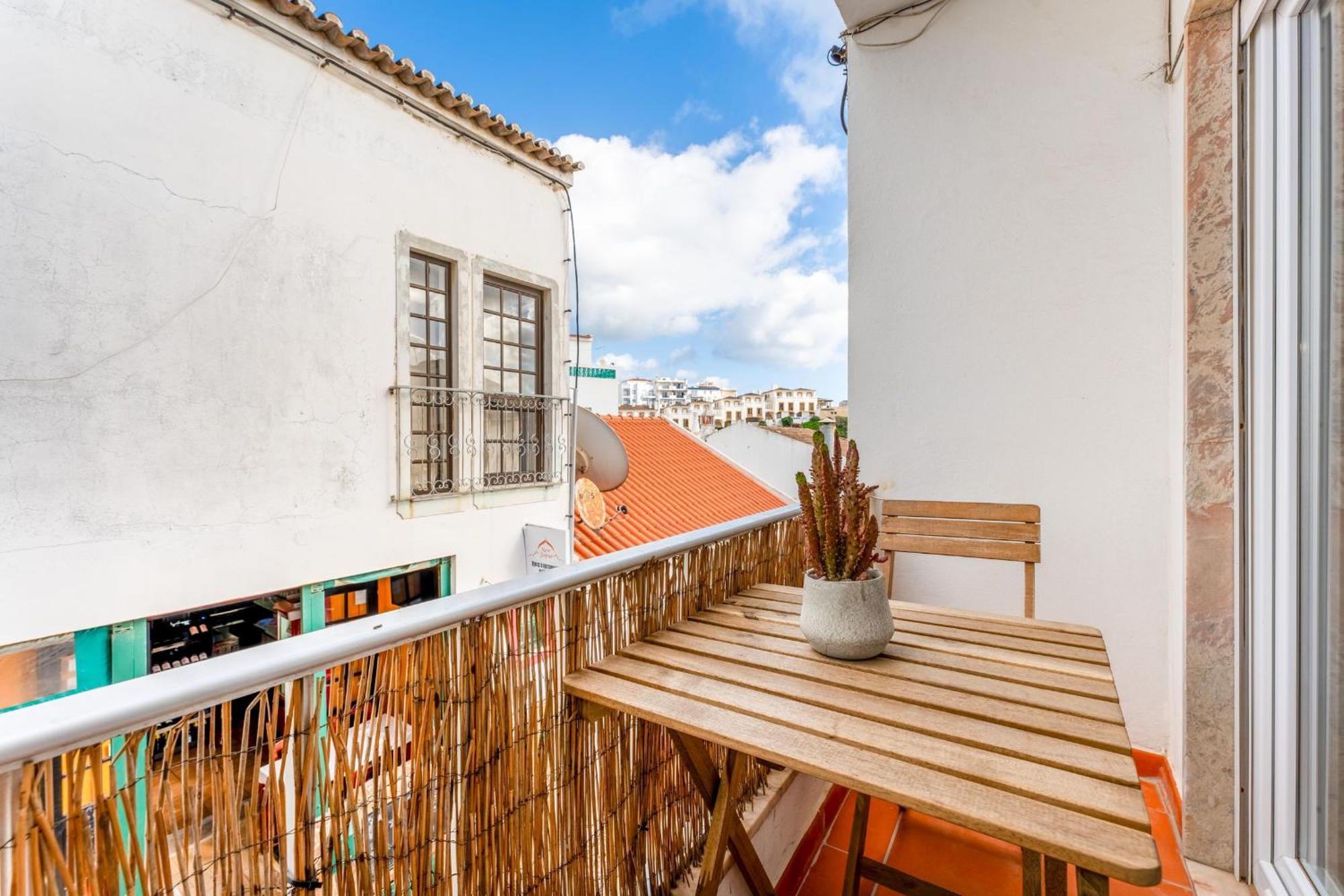 Comfy Flat W/ Rooftop Beach View By Lovelystay Burgau Bagian luar foto